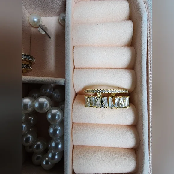 Travel Jewelry box full of New Jewelry. - Picture 3 of 5